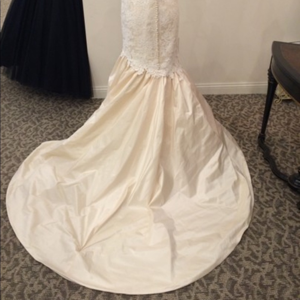 NWT sample sale wedding gown - Picture 3 of 7
